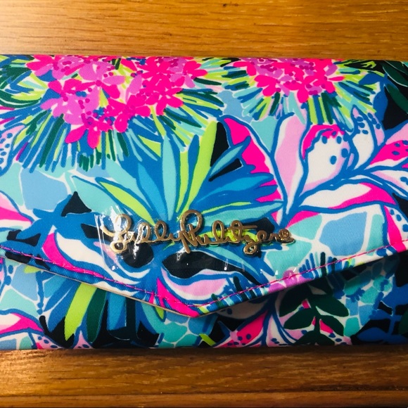 Lilly Pulitzer Baylen Phone Wristlet Onyx brand new! Plastic on strap and logo - Picture 3 of 9